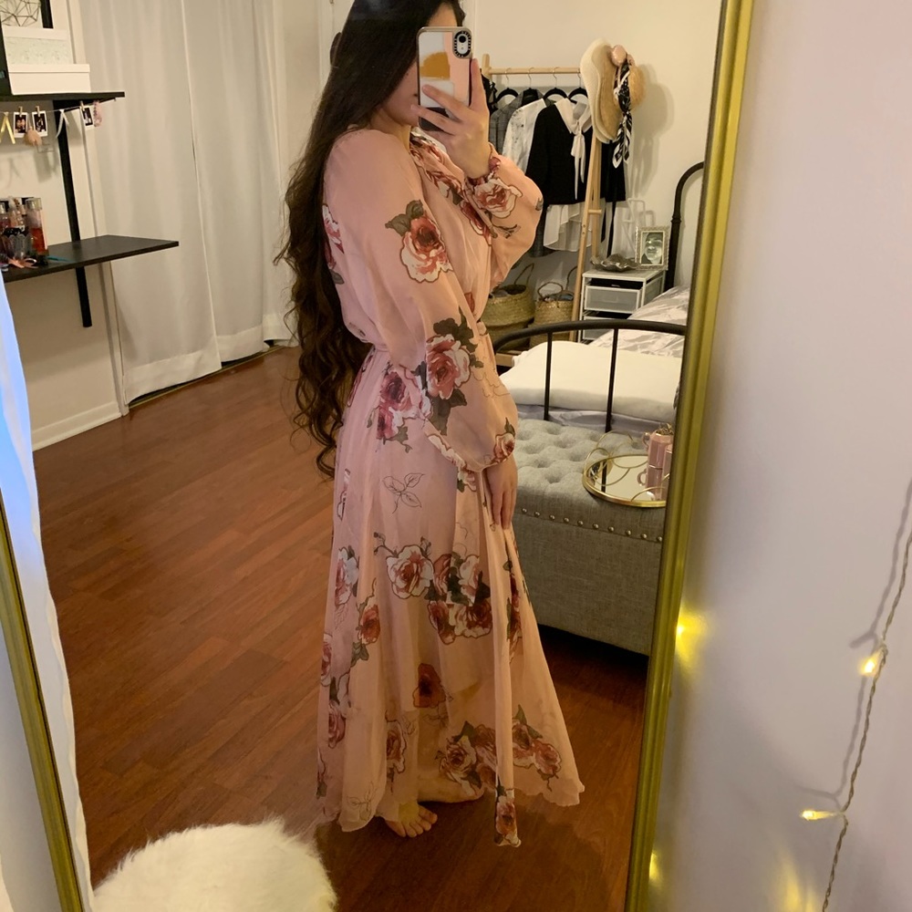 Gorgeous NWT Floral Flowy Maxi Dress
